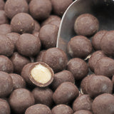 Bio-Schoko-Marzipan Kugeln (vegan) – Erhältlich bei Kornkiste, der nachhaltigen Unverpackt-Online-Foodcoop. Bio, plastikfrei und ökologisch verpackt im praktischen Mehrweg-Großgebinde. Lose und ressourcenschonend für gemeinschaftliches, bewusstes Einkaufen. Jetzt online bestellen!