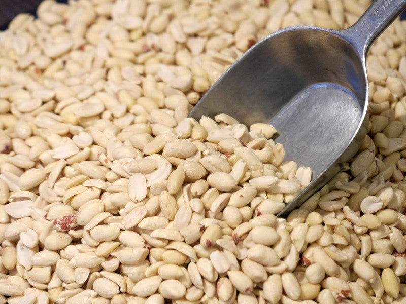 Bio-Erdnüsse Erdnusskerne - blanchiert – Erhältlich bei Kornkiste, der nachhaltigen Unverpackt-Online-Foodcoop. Bio, plastikfrei und ökologisch verpackt im praktischen Mehrweg-Großgebinde. Lose und ressourcenschonend für gemeinschaftliches, bewusstes Einkaufen. Jetzt online bestellen!