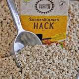 Bio-Sonnenblumen-Hack – Erhältlich bei Kornkiste, der nachhaltigen Unverpackt-Online-Foodcoop. Bio, plastikfrei und ökologisch verpackt im praktischen Mehrweg-Großgebinde. Lose und ressourcenschonend für gemeinschaftliches, bewusstes Einkaufen. Jetzt online bestellen!
