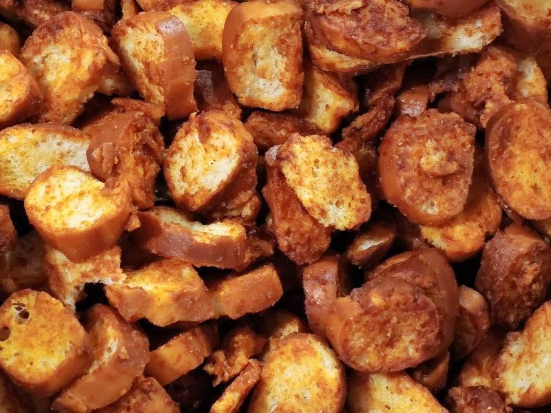 Bio-Pretzels (Brot-Chips) – Erhältlich bei Kornkiste, der nachhaltigen Unverpackt-Online-Foodcoop. Bio, plastikfrei und ökologisch verpackt im praktischen Mehrweg-Großgebinde. Lose und ressourcenschonend für gemeinschaftliches, bewusstes Einkaufen. Jetzt online bestellen!