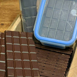 Bio-Schokolade Edelbitter 85% – Erhältlich bei Kornkiste, der nachhaltigen Unverpackt-Online-Foodcoop. Bio, plastikfrei und ökologisch verpackt im praktischen Mehrweg-Großgebinde. Lose und ressourcenschonend für gemeinschaftliches, bewusstes Einkaufen. Jetzt online bestellen!