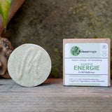 Festes Shampoo von Kräutermagie – Erhältlich bei Kornkiste, der nachhaltigen Unverpackt-Online-Foodcoop. Bio, plastikfrei und ökologisch verpackt im praktischen Mehrweg-Großgebinde. Lose und ressourcenschonend für gemeinschaftliches, bewusstes Einkaufen. Jetzt online bestellen!