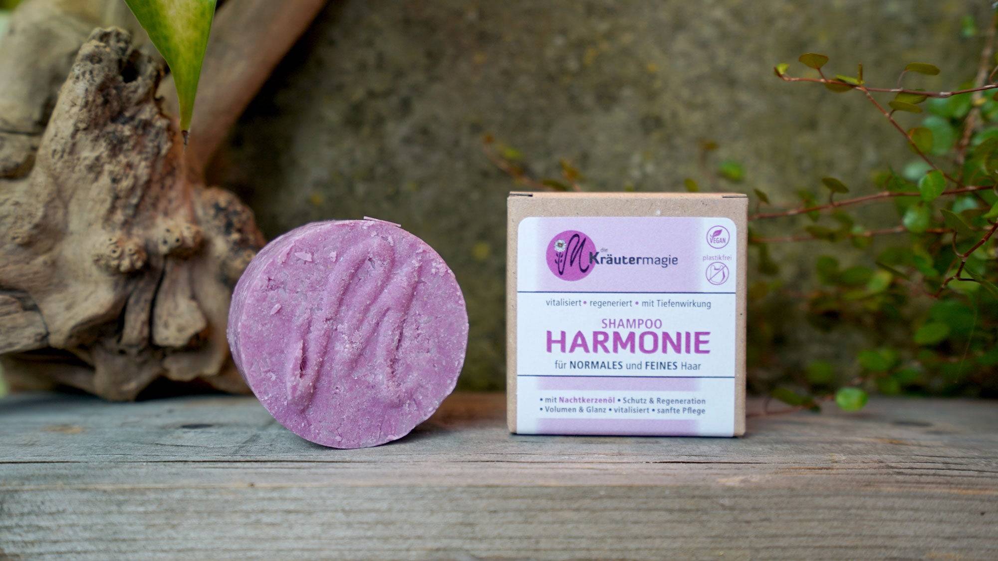 Festes Shampoo von Kräutermagie – Erhältlich bei Kornkiste, der nachhaltigen Unverpackt-Online-Foodcoop. Bio, plastikfrei und ökologisch verpackt im praktischen Mehrweg-Großgebinde. Lose und ressourcenschonend für gemeinschaftliches, bewusstes Einkaufen. Jetzt online bestellen!