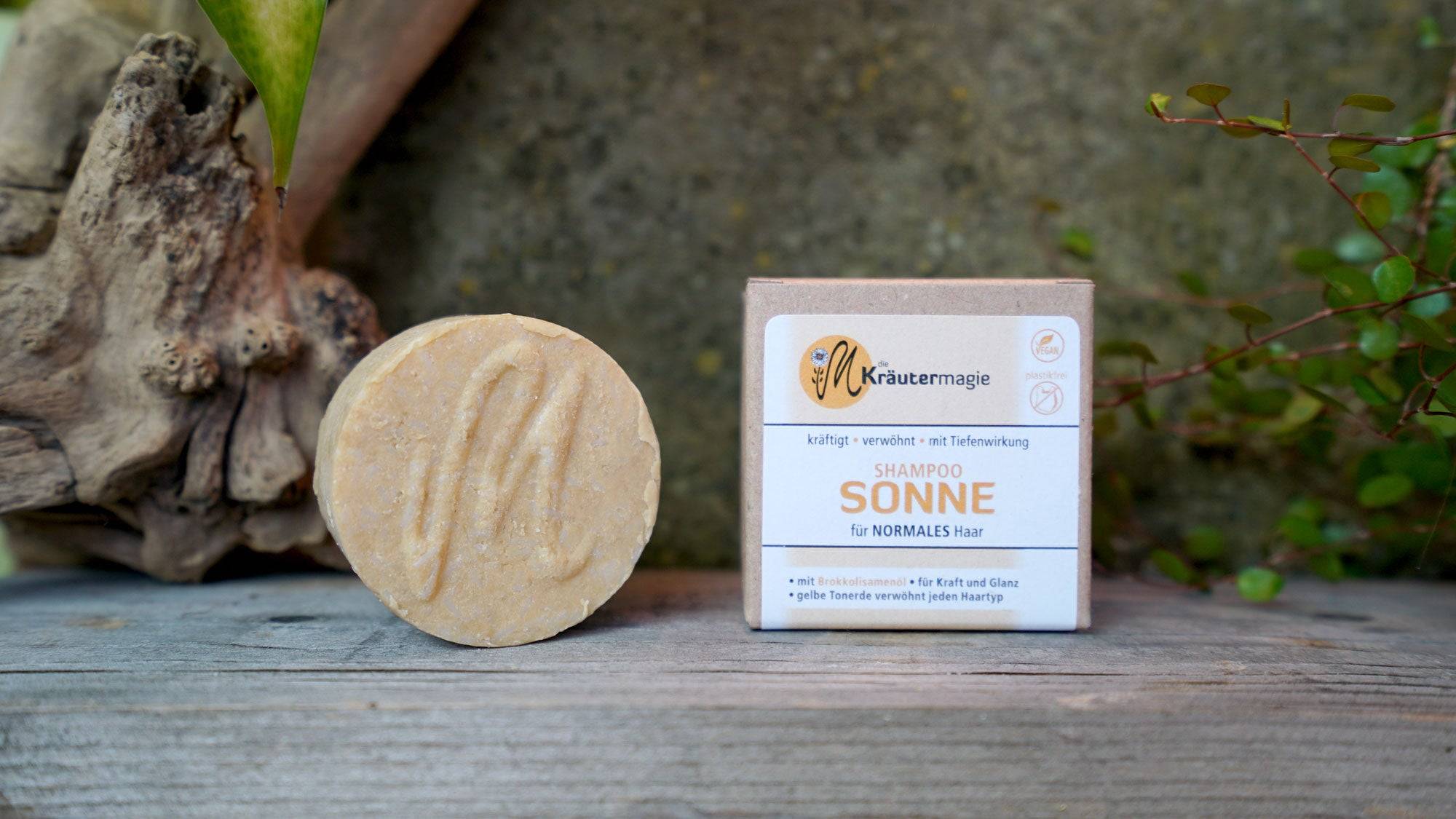 Festes Shampoo von Kräutermagie – Erhältlich bei Kornkiste, der nachhaltigen Unverpackt-Online-Foodcoop. Bio, plastikfrei und ökologisch verpackt im praktischen Mehrweg-Großgebinde. Lose und ressourcenschonend für gemeinschaftliches, bewusstes Einkaufen. Jetzt online bestellen!