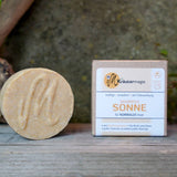 Festes Shampoo von Kräutermagie – Erhältlich bei Kornkiste, der nachhaltigen Unverpackt-Online-Foodcoop. Bio, plastikfrei und ökologisch verpackt im praktischen Mehrweg-Großgebinde. Lose und ressourcenschonend für gemeinschaftliches, bewusstes Einkaufen. Jetzt online bestellen!