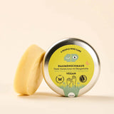 4peoplewhocare feste Handcreme "Daumenschmaus" – Erhältlich bei Kornkiste, der nachhaltigen Unverpackt-Online-Foodcoop. Bio, plastikfrei und ökologisch verpackt im praktischen Mehrweg-Großgebinde. Lose und ressourcenschonend für gemeinschaftliches, bewusstes Einkaufen. Jetzt online bestellen!
