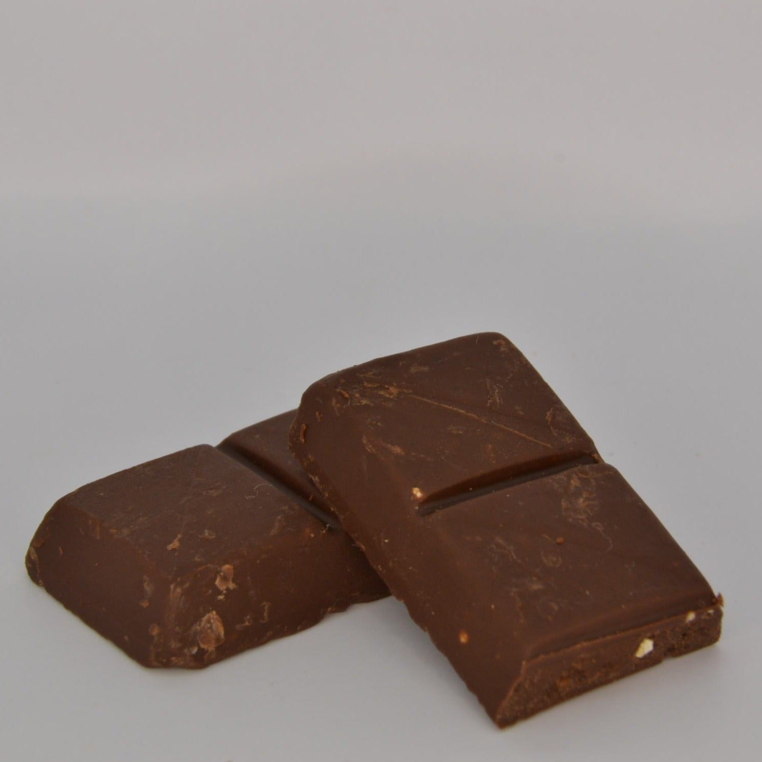 Bio-Schokolade (Bruch) "Nougat-Krokant" – Erhältlich bei Kornkiste, der nachhaltigen Unverpackt-Online-Foodcoop. Bio, plastikfrei und ökologisch verpackt im praktischen Mehrweg-Großgebinde. Lose und ressourcenschonend für gemeinschaftliches, bewusstes Einkaufen. Jetzt online bestellen!