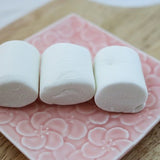Bio-Marshmallows (vegan) – Erhältlich bei Kornkiste, der nachhaltigen Unverpackt-Online-Foodcoop. Bio, plastikfrei und ökologisch verpackt im praktischen Mehrweg-Großgebinde. Lose und ressourcenschonend für gemeinschaftliches, bewusstes Einkaufen. Jetzt online bestellen!