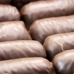 Bio-Schoko-Baumstämme (Nougat/Marzipan) von rosmarin BIOBACK – Erhältlich bei Kornkiste, der nachhaltigen Unverpackt-Online-Foodcoop. Bio, plastikfrei und ökologisch verpackt im praktischen Mehrweg-Großgebinde. Lose und ressourcenschonend für gemeinschaftliches, bewusstes Einkaufen. Jetzt online bestellen!