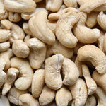 Bio-Cashewkerne, fair gehandelt – Erhältlich bei Kornkiste, der nachhaltigen Unverpackt-Online-Foodcoop. Bio, plastikfrei und ökologisch verpackt im praktischen Mehrweg-Großgebinde. Lose und ressourcenschonend für gemeinschaftliches, bewusstes Einkaufen. Jetzt online bestellen!