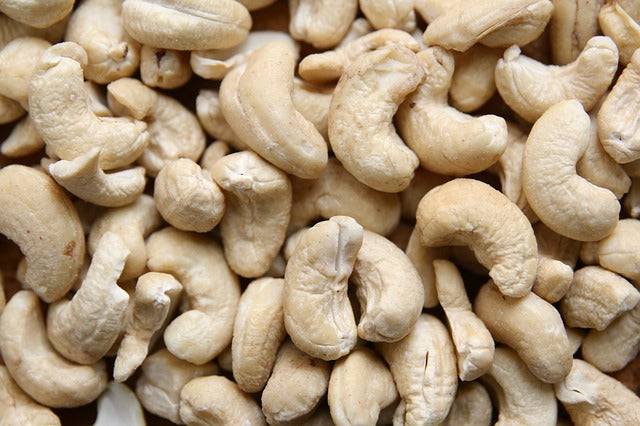 Bio-Cashewkerne, fair gehandelt – Erhältlich bei Kornkiste, der nachhaltigen Unverpackt-Online-Foodcoop. Bio, plastikfrei und ökologisch verpackt im praktischen Mehrweg-Großgebinde. Lose und ressourcenschonend für gemeinschaftliches, bewusstes Einkaufen. Jetzt online bestellen!