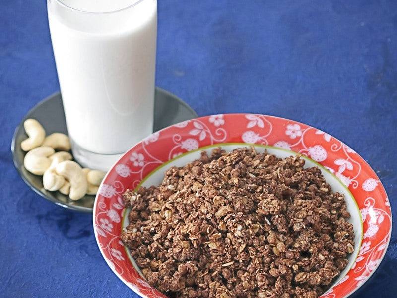 Bio-Müsli Schoko-Crunchy (vegan) – Erhältlich bei Kornkiste, der nachhaltigen Unverpackt-Online-Foodcoop. Bio, plastikfrei und ökologisch verpackt im praktischen Mehrweg-Großgebinde. Lose und ressourcenschonend für gemeinschaftliches, bewusstes Einkaufen. Jetzt online bestellen!
