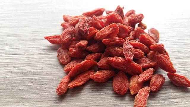 Bio-Gojibeeren – Erhältlich bei Kornkiste, der nachhaltigen Unverpackt-Online-Foodcoop. Bio, plastikfrei und ökologisch verpackt im praktischen Mehrweg-Großgebinde. Lose und ressourcenschonend für gemeinschaftliches, bewusstes Einkaufen. Jetzt online bestellen!