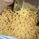 Bio-Nudeln Farfalle (Schmetterlinge) – Erhältlich bei Kornkiste, der nachhaltigen Unverpackt-Online-Foodcoop. Bio, plastikfrei und ökologisch verpackt im praktischen Mehrweg-Großgebinde. Lose und ressourcenschonend für gemeinschaftliches, bewusstes Einkaufen. Jetzt online bestellen!