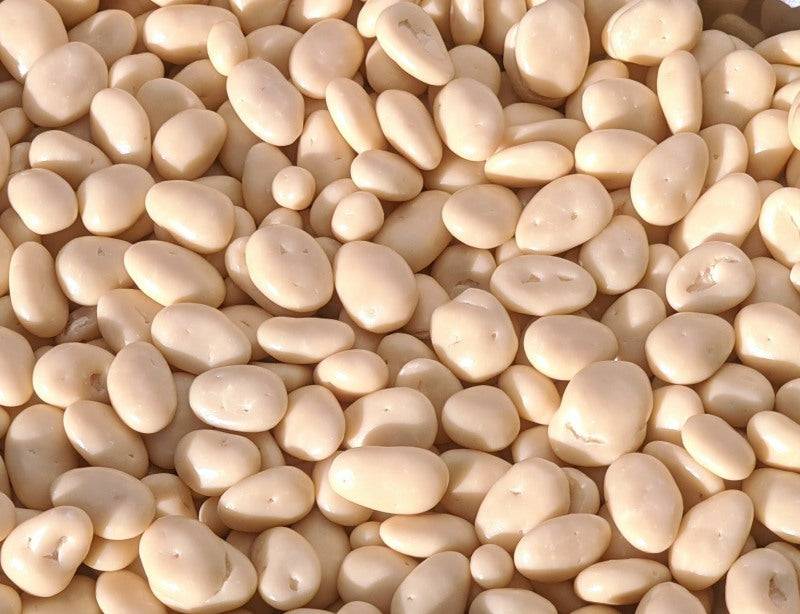 Bio-Schokolierte Mandeln weiß (vegan) – Erhältlich bei Kornkiste, der nachhaltigen Unverpackt-Online-Foodcoop. Bio, plastikfrei und ökologisch verpackt im praktischen Mehrweg-Großgebinde. Lose und ressourcenschonend für gemeinschaftliches, bewusstes Einkaufen. Jetzt online bestellen!
