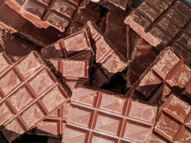 Bio-Schokolade (Bruch) dunkle Mandel Nougat – Erhältlich bei Kornkiste, der nachhaltigen Unverpackt-Online-Foodcoop. Bio, plastikfrei und ökologisch verpackt im praktischen Mehrweg-Großgebinde. Lose und ressourcenschonend für gemeinschaftliches, bewusstes Einkaufen. Jetzt online bestellen!