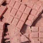 Bio-Schokolade (Bruch) Weiße-Erdbeere – Erhältlich bei Kornkiste, der nachhaltigen Unverpackt-Online-Foodcoop. Bio, plastikfrei und ökologisch verpackt im praktischen Mehrweg-Großgebinde. Lose und ressourcenschonend für gemeinschaftliches, bewusstes Einkaufen. Jetzt online bestellen!