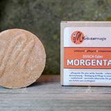Festes Duschgel von Kräutermagie – Erhältlich bei Kornkiste, der nachhaltigen Unverpackt-Online-Foodcoop. Bio, plastikfrei und ökologisch verpackt im praktischen Mehrweg-Großgebinde. Lose und ressourcenschonend für gemeinschaftliches, bewusstes Einkaufen. Jetzt online bestellen!