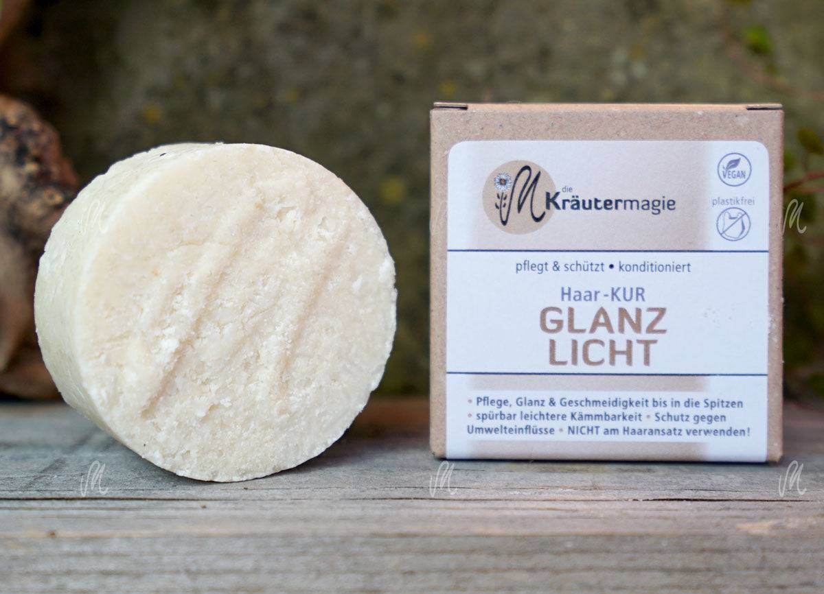 Feste Haarkur von Kräutermagie – Erhältlich bei Kornkiste, der nachhaltigen Unverpackt-Online-Foodcoop. Bio, plastikfrei und ökologisch verpackt im praktischen Mehrweg-Großgebinde. Lose und ressourcenschonend für gemeinschaftliches, bewusstes Einkaufen. Jetzt online bestellen!